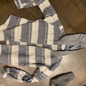 Billabong boys shirt w/ hood. SZ small